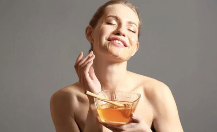 Try honey to hydrate your skin