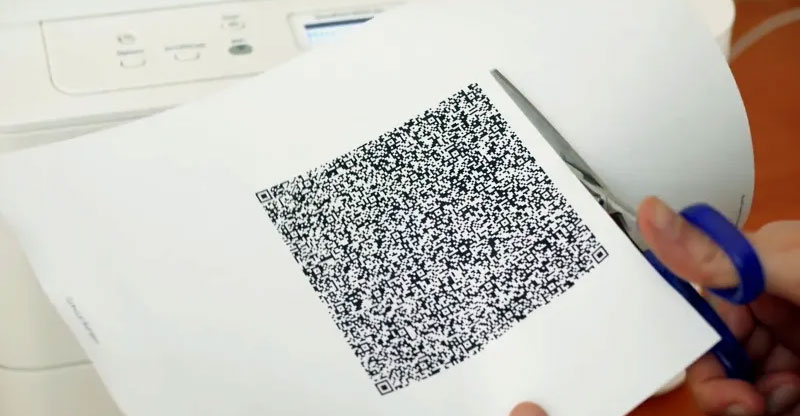 Super-tiny snake clone in assembly fits into a QR code
