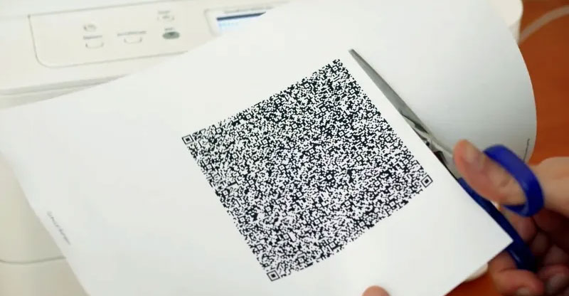 Super-Tiny Snake Clone that Fits inside a QR Code