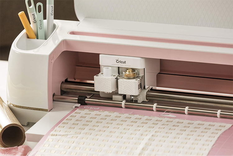 Cricut Maker - Smart Cutting Machine - With 10X Cutting Force, Cuts 300+  Materials, Create 3D Art, Home Decor & More, Bluetooth Connectivity