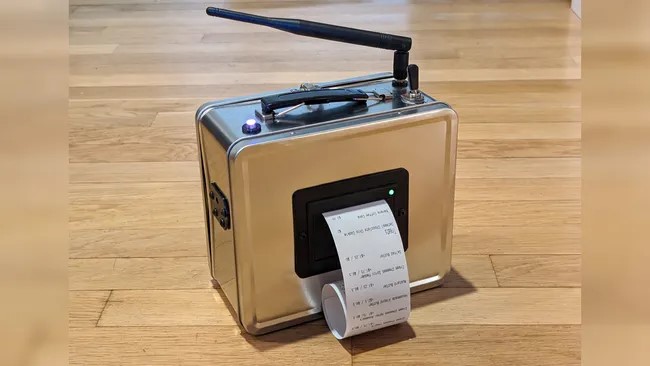 Printed QR Code Menus Are Created by Microcontroller-Powered Lunchbox