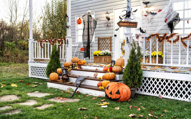 Best scary Halloween decorations for outside